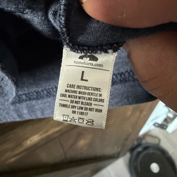 Blue Graphic V-Neck Women's Top - Picture 4 of 4